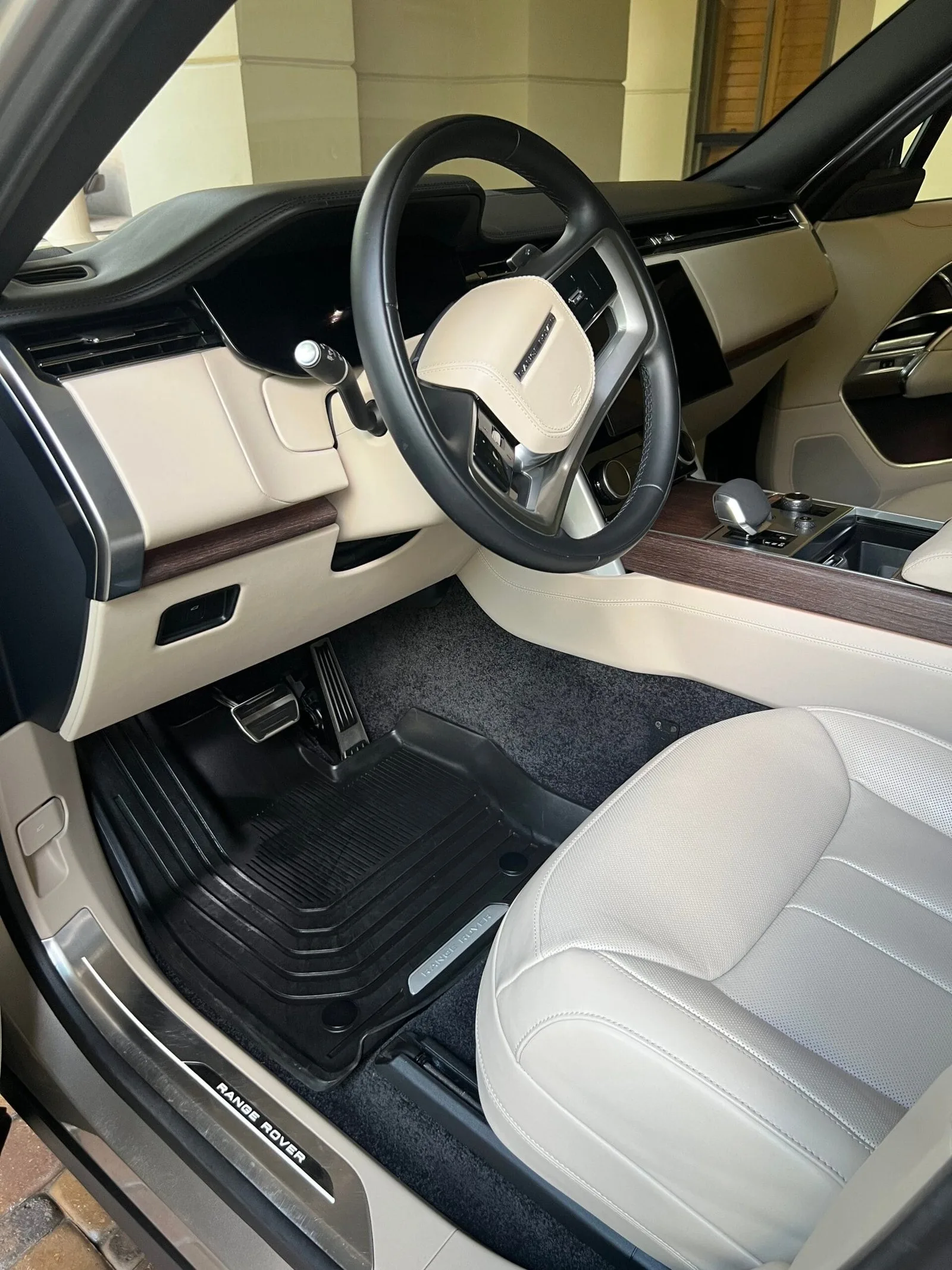 Houston interior detailing result on SUV cabin after deep cleaning