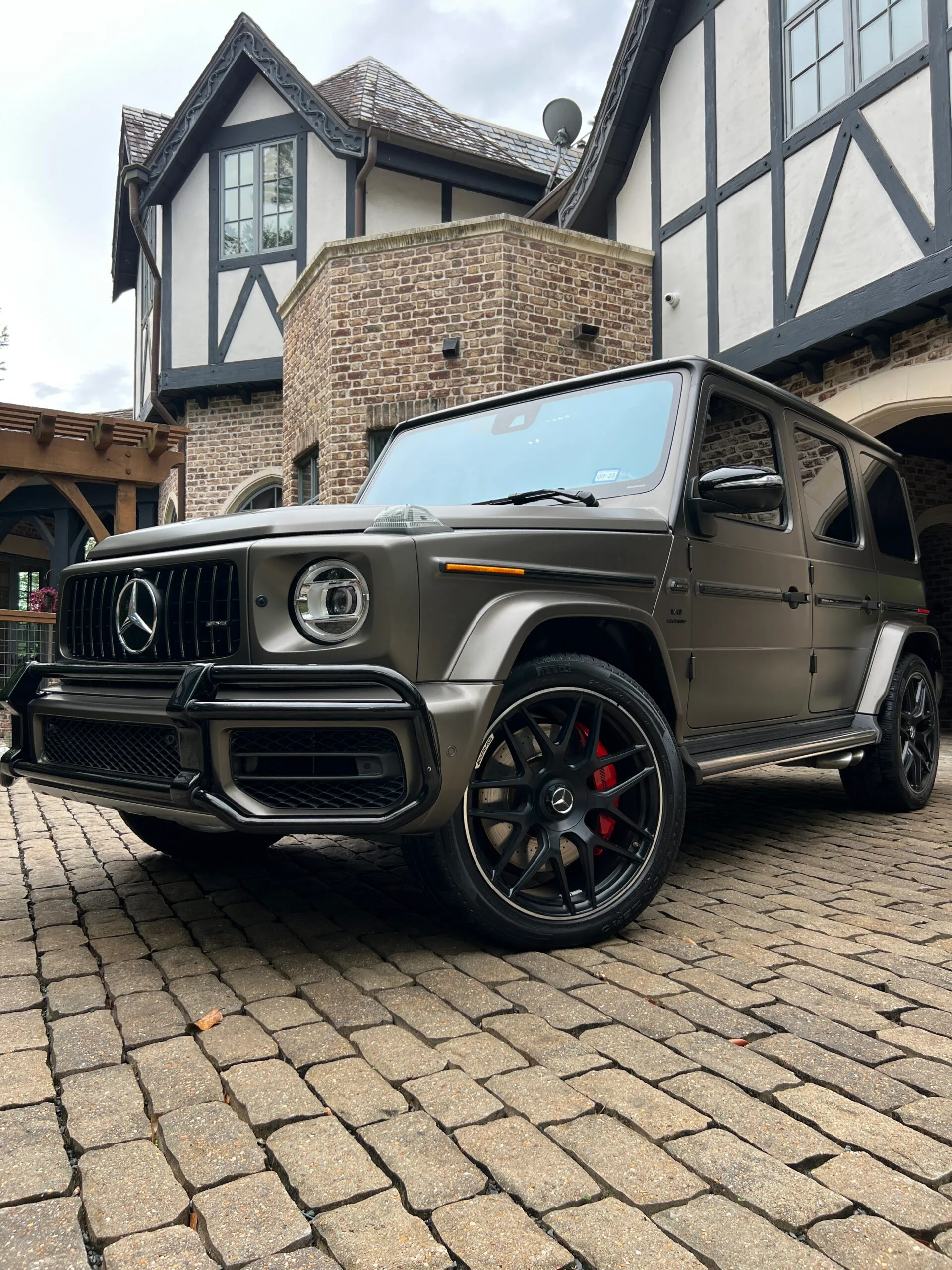 Detailed vehicle exterior with improved shine and presentation