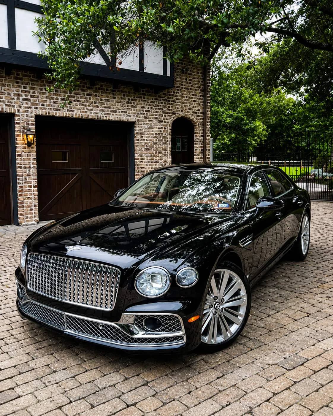 black-bentley-mobile-detailing-houston Black Bentley sedan after premium mobile detailing by Azul Auto Detailing in Houston