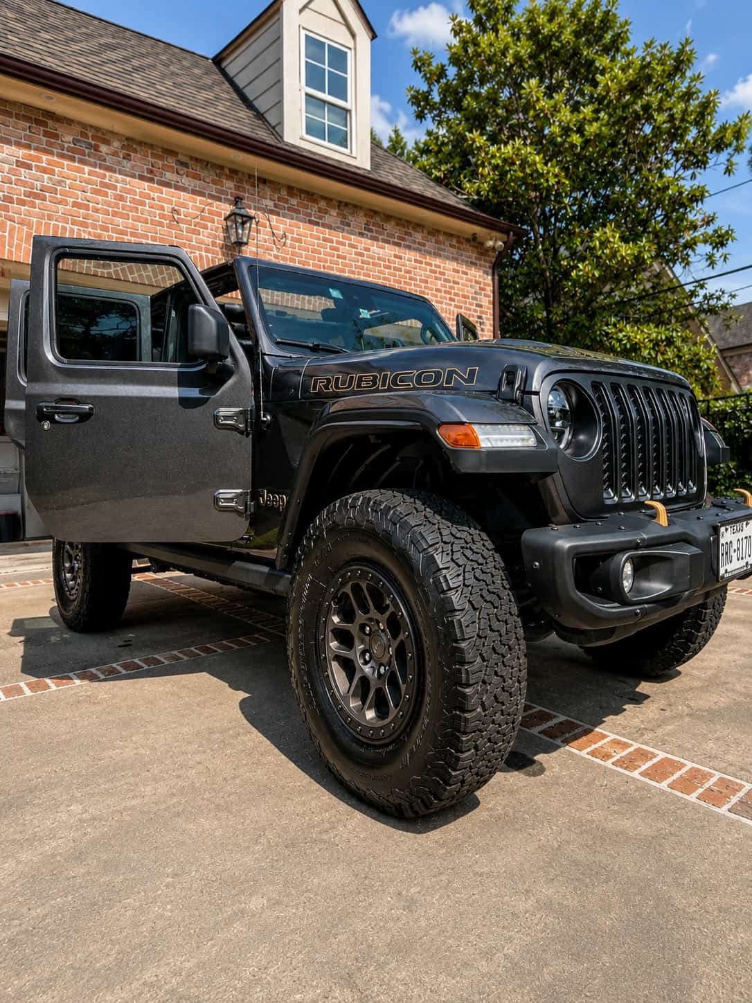 mobile detailing jeep wrangler full detail and paint correction for showroom finish on a black suv