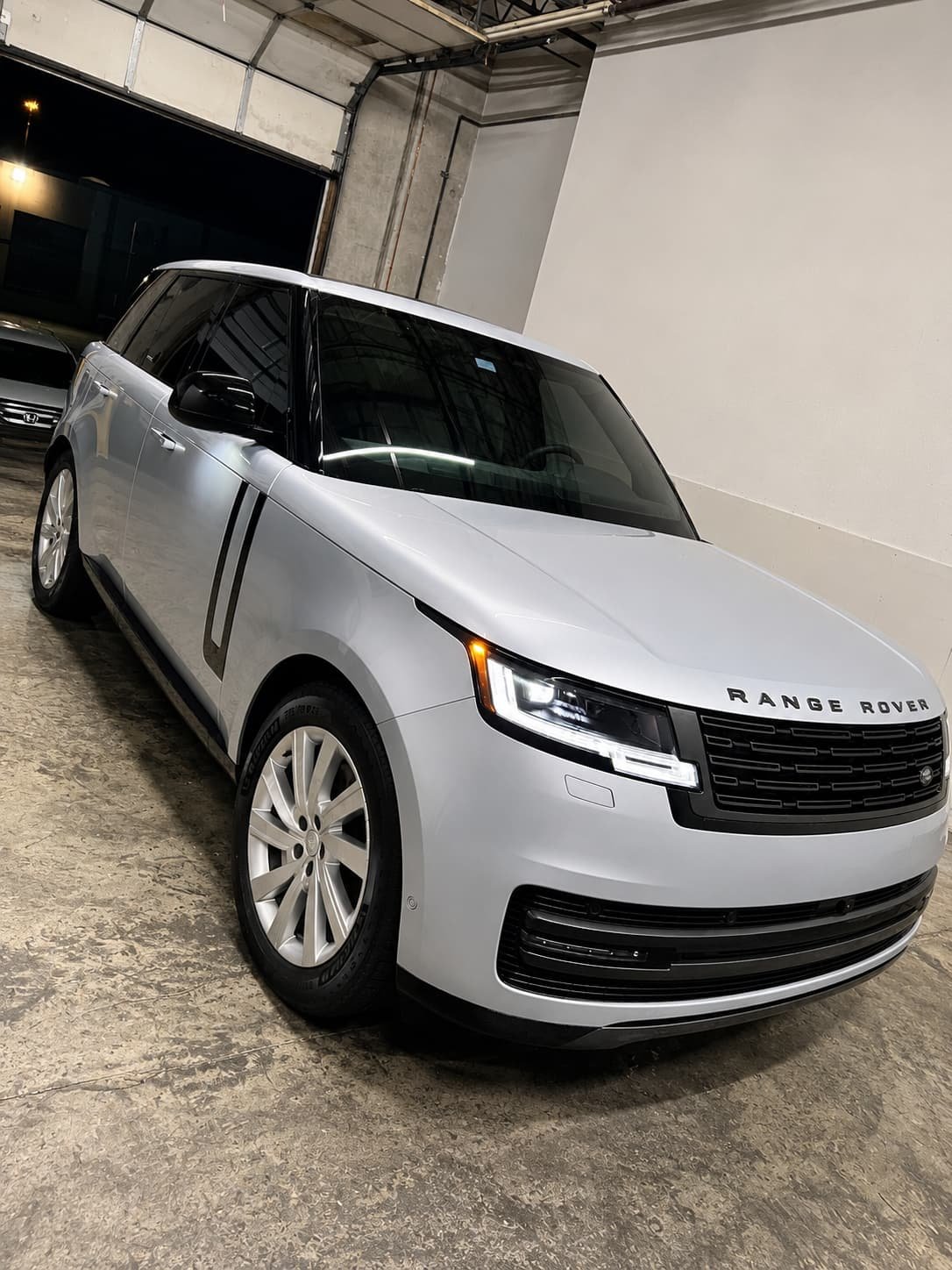range rover detailing Premium mobile detailing for luxury SUV at Katy Texas home — Azul Auto Detailing