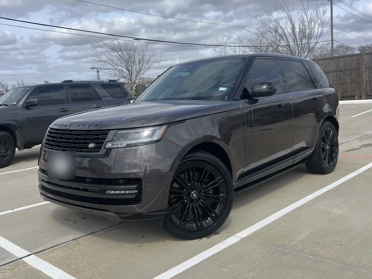 Gray Range Rover after an Azul mobile detail, in a parking lot in the Humble area